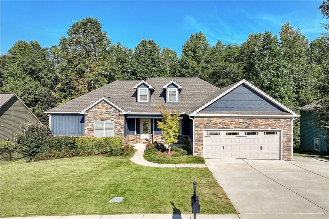 1111 Live Oak Circle, Opelika, AL, 36801