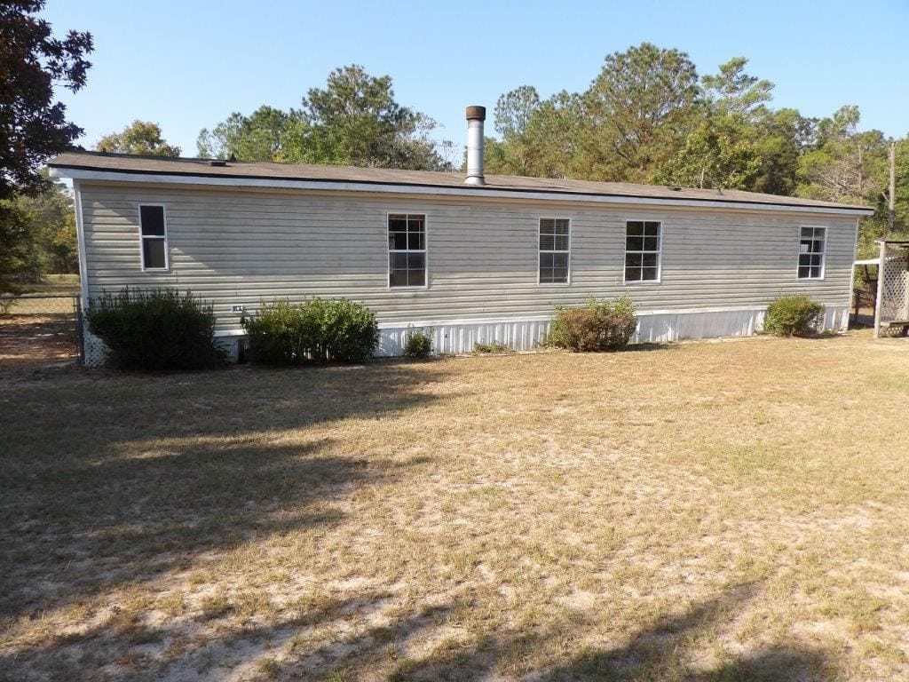 111 Sunnyside Dr, Box Springs, GA 31801