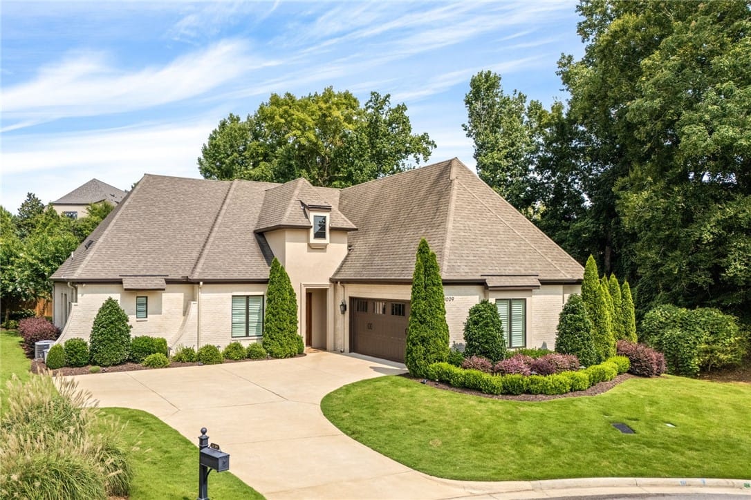 1009 Fairview Dr, Auburn, AL 36830