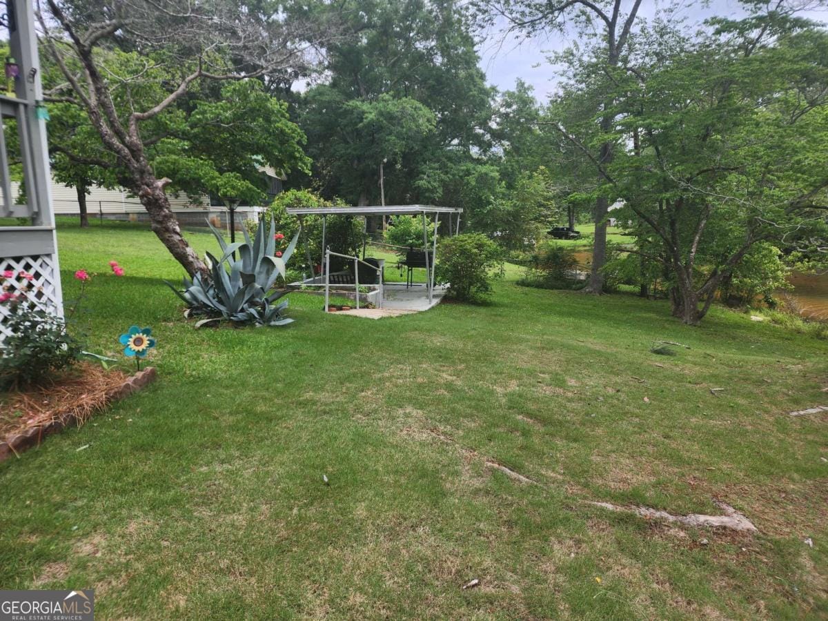 366 E Pine Lake Dr, West Point, GA 31833