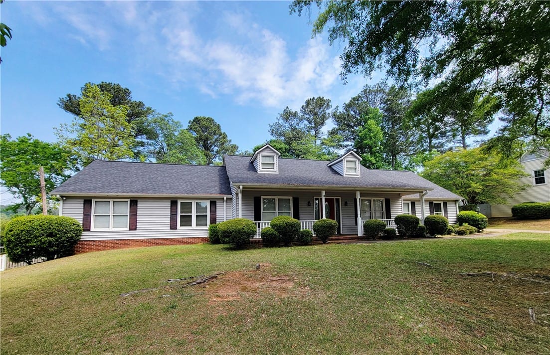 1804 1st St, Lanett, AL 36863