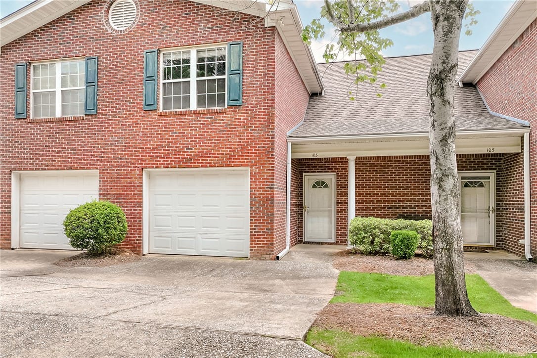 2428 E University Dr Apt 103, Auburn, AL 36830, A classic brick exterior presents a welcoming faça