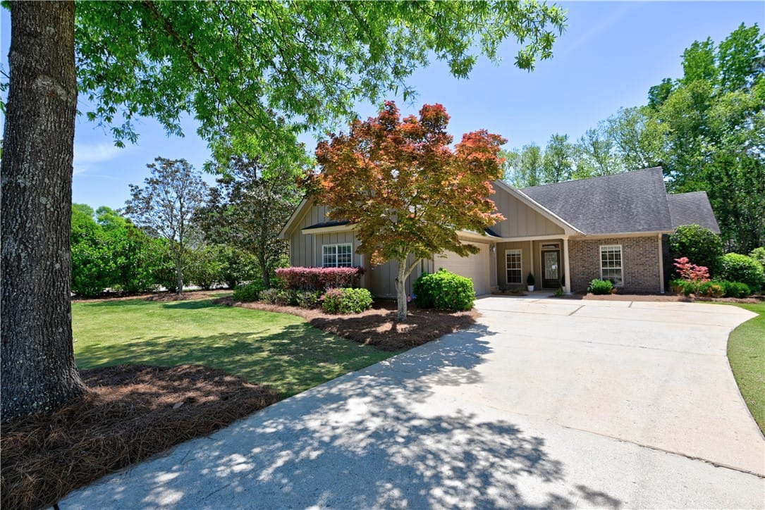770 Berry Ln, Auburn, AL 36830, Charming one-level cottage in lovely Grove Hill.