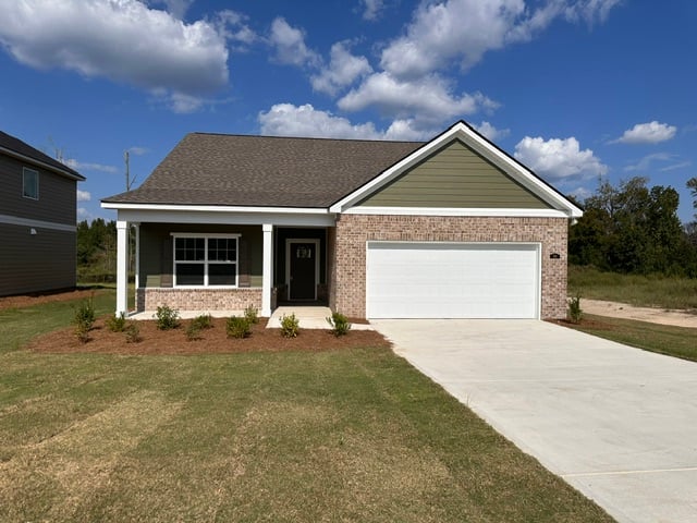 190 BLACK OAK, Smiths Station, AL, 36877