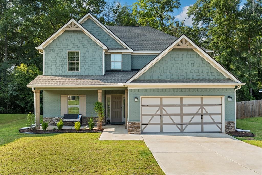 235 Meadowlark Dr, Smiths Station, AL 36877