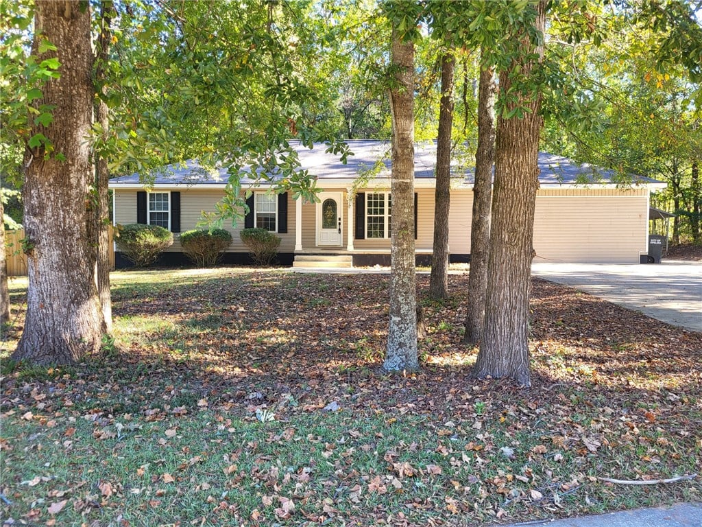 212 Crawford Rd, Opelika, AL 36804