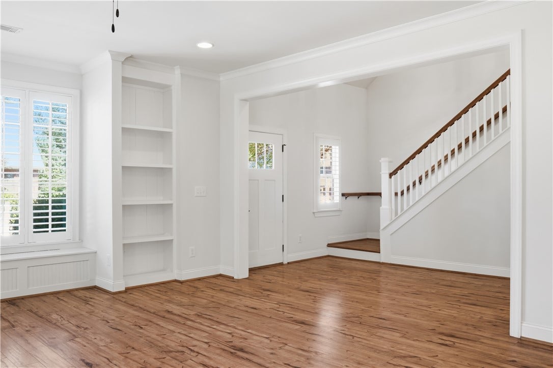 1135 Southridge Ct, Auburn, AL 36832, A gracious two-story foyer sets the tone for the h