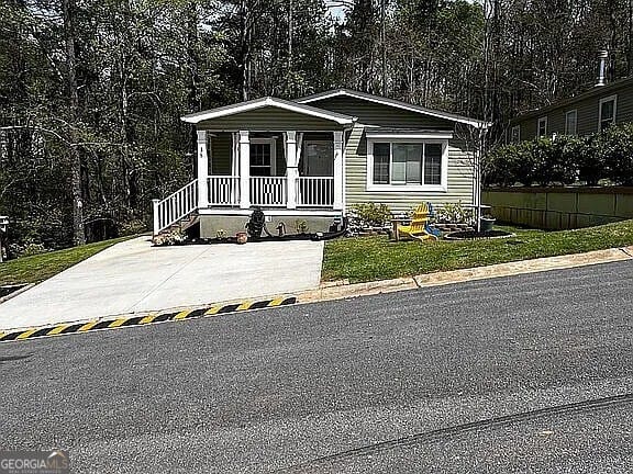 35 Hillandale St, Newnan, GA 30263