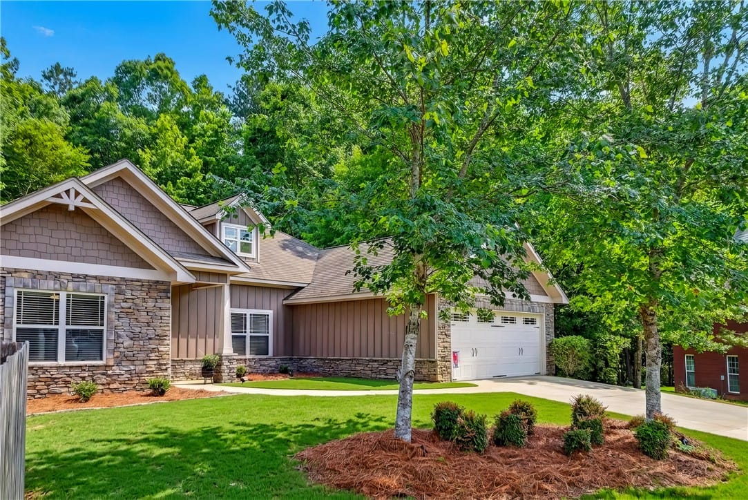 3600 Creekside Ct, Opelika, AL 36801, USA, A welcoming abode boasts a combination of stone an