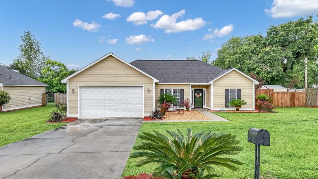 100 Hedgerow Dr, Leesburg, GA 31763