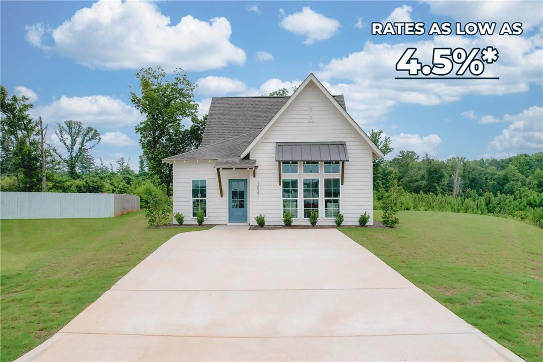 1027 Xing Ct E, Valley, AL 36854