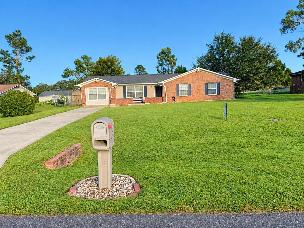 410 Pine Glen Dr, Albany, GA 31705