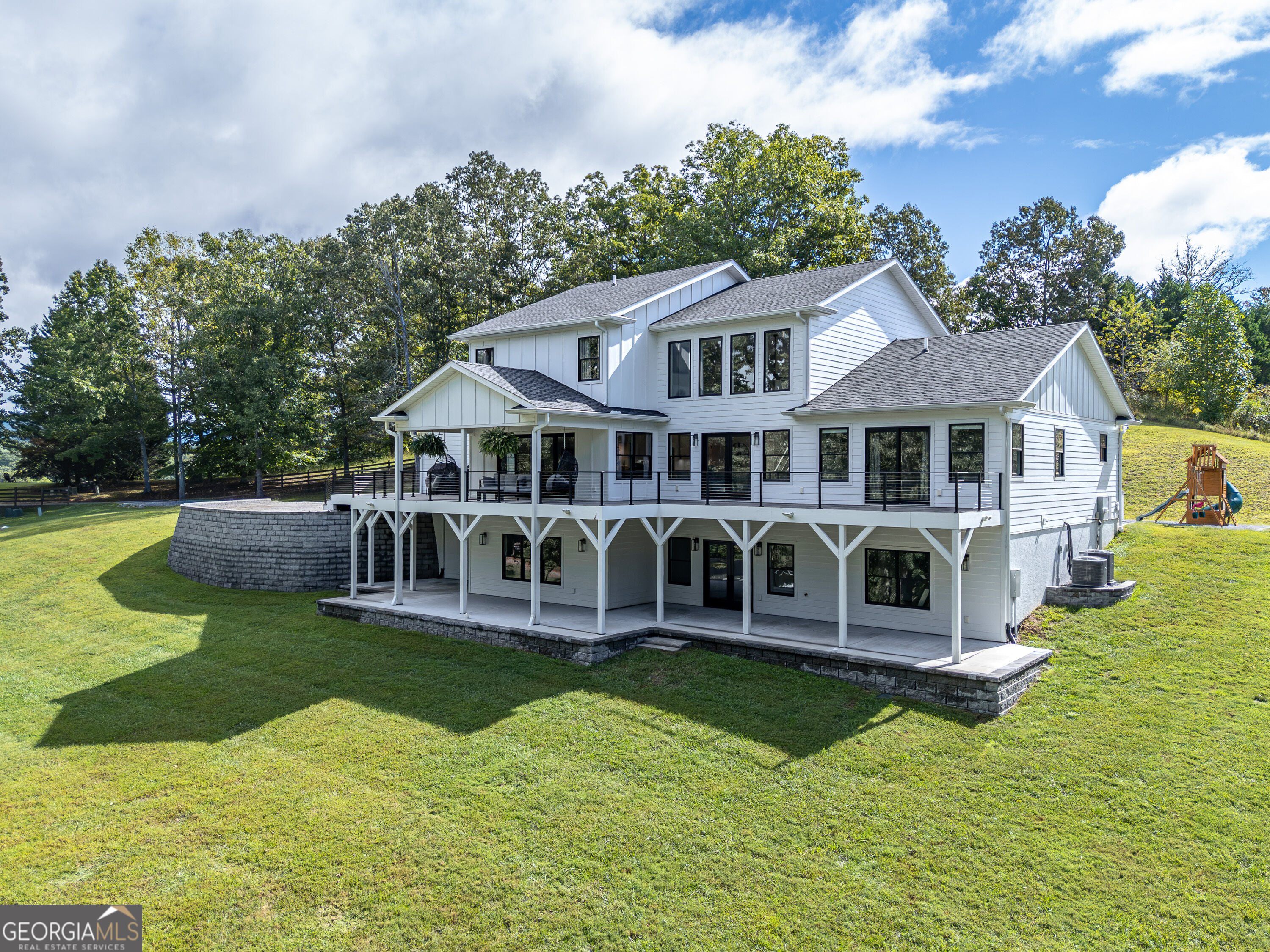 300 Sherwood Forest Dr, Hayesville, NC 28904