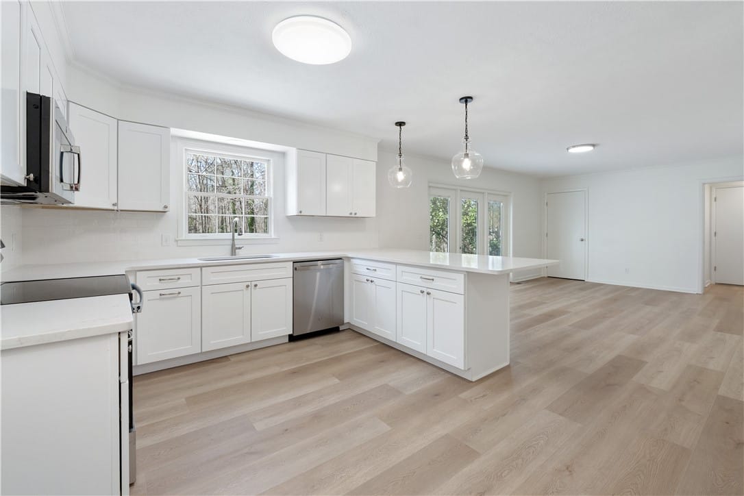 1504 Gwen Mill Dr, Opelika, AL 36801, Kitchen updated with all new appliances, plumbing