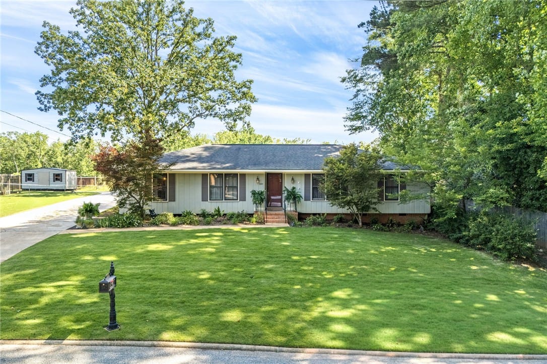 809 N Hills Dr, Opelika, AL 36801