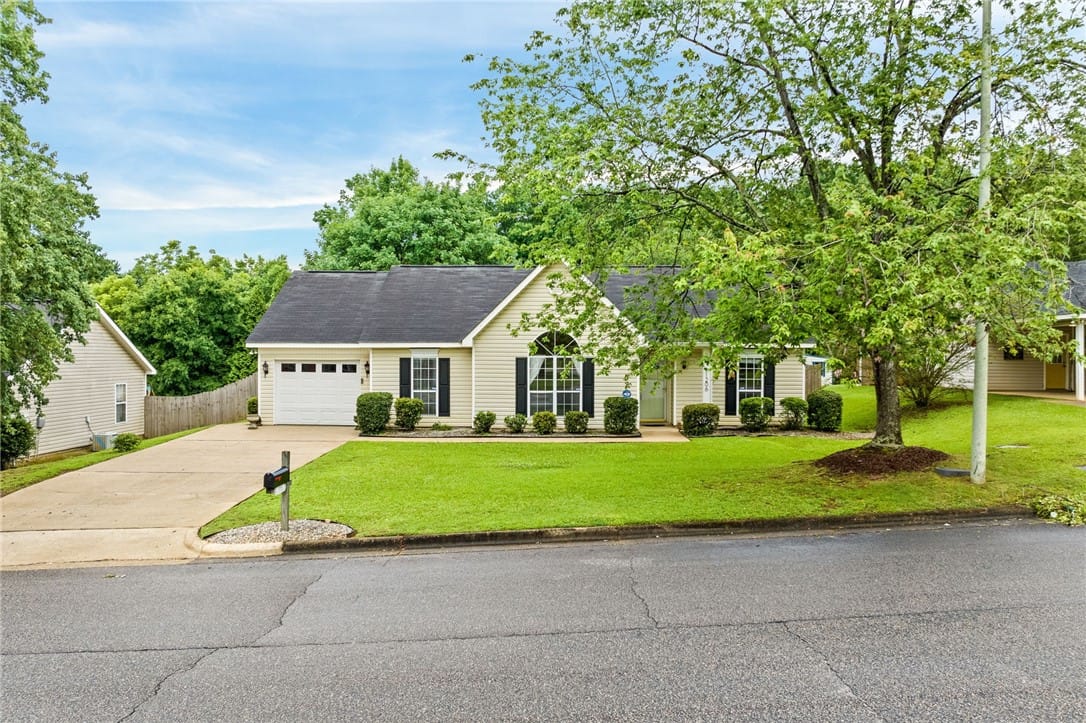 1206 DOUGLAS, OPELIKA, AL, 36801