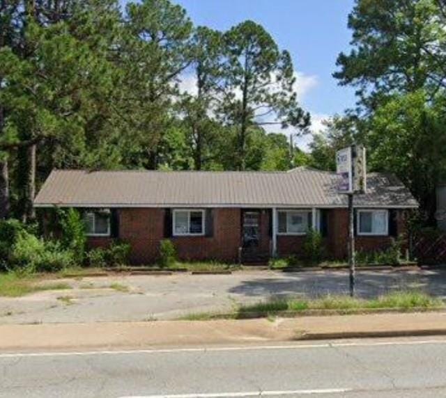 1135 Gillionville Rd, Albany, GA 31707