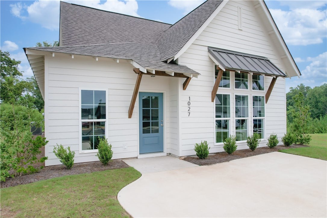 1027 Xing Ct E, Valley, AL 36854