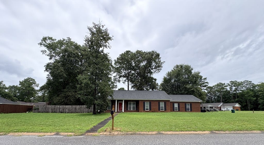 183 Edinborough Dr, Leesburg, GA 31763