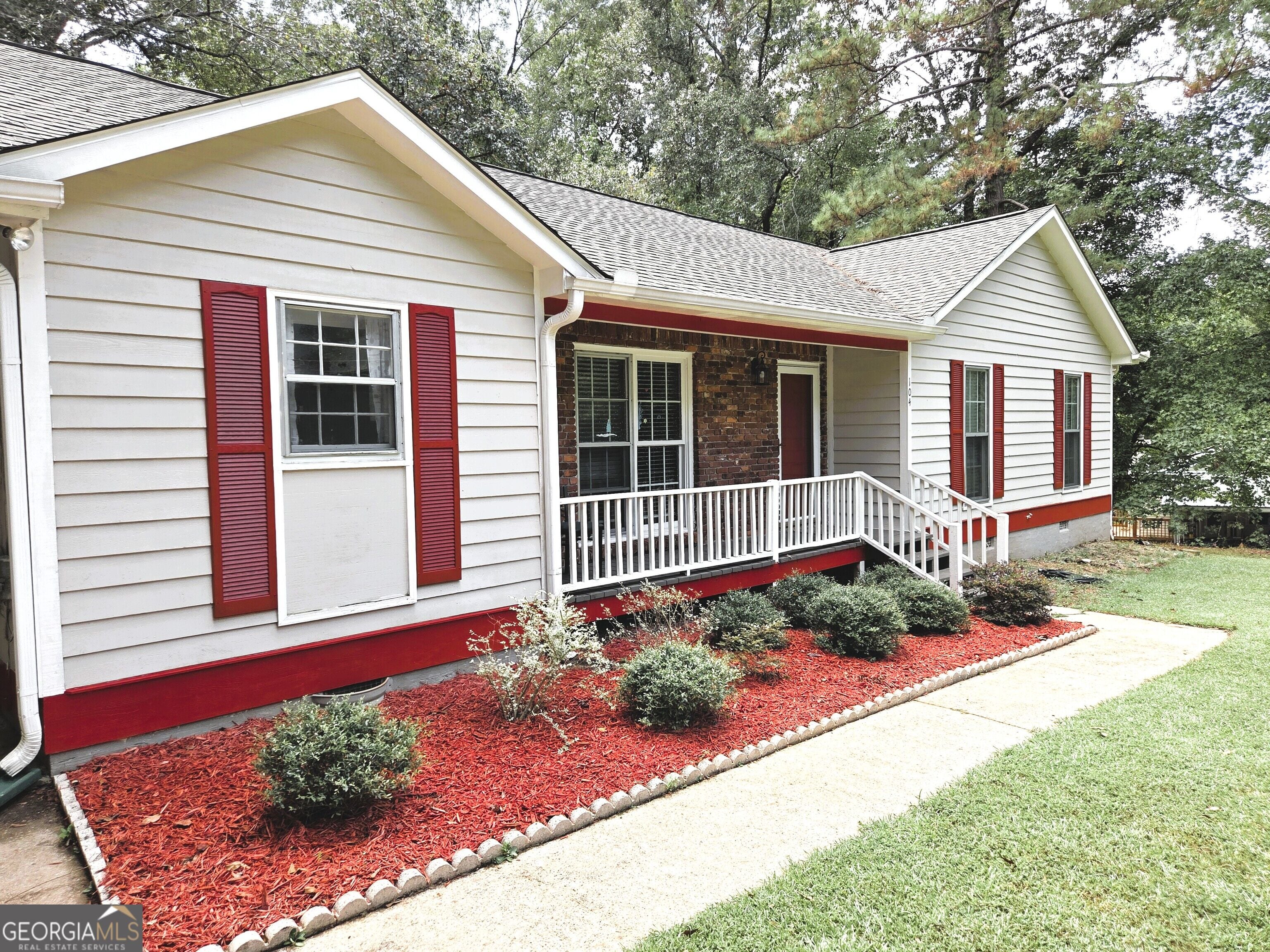 104 Cedar Creek Dr, LaGrange, GA 30240