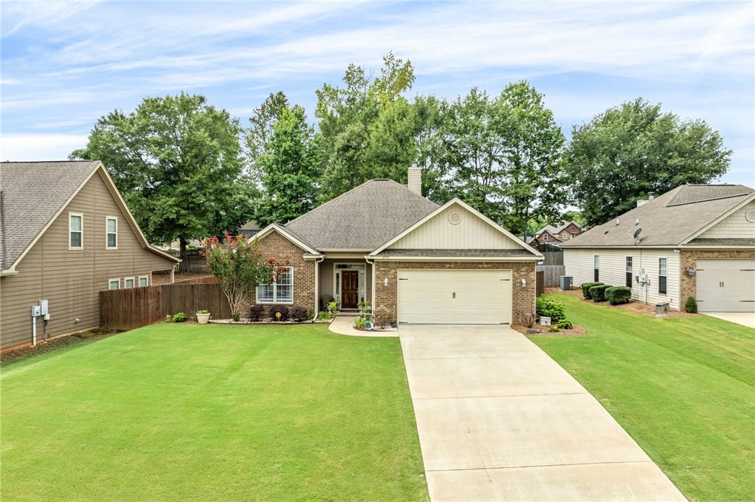 2706 Carriage House Ln, Opelika, AL 36801