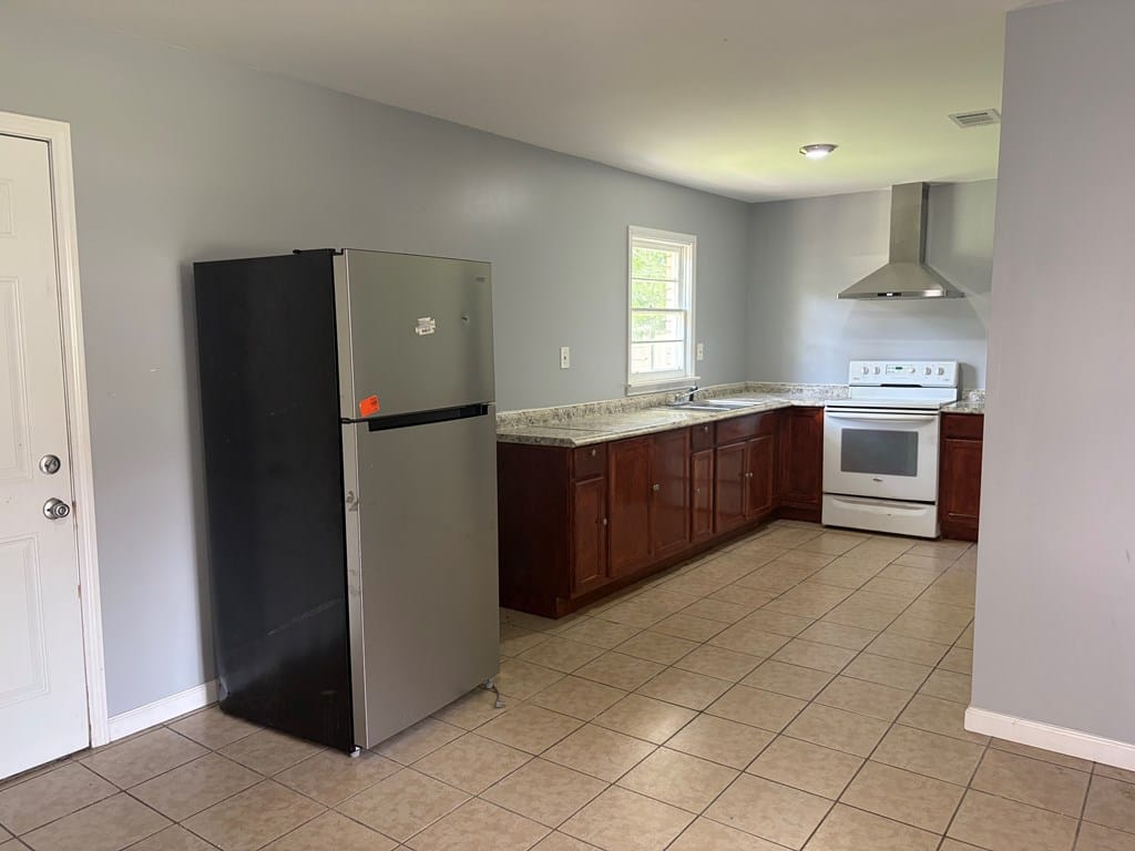 2017 W Waddell Ave, Albany, GA 31707