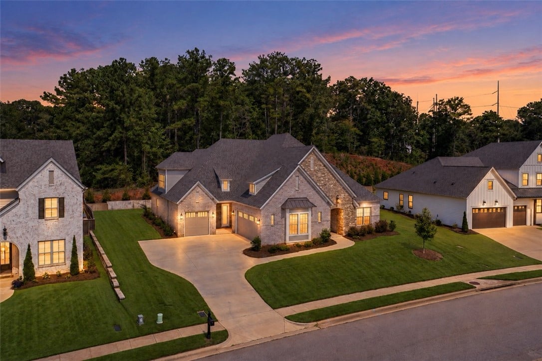 772 Summerlin Dr, Auburn, AL 36830