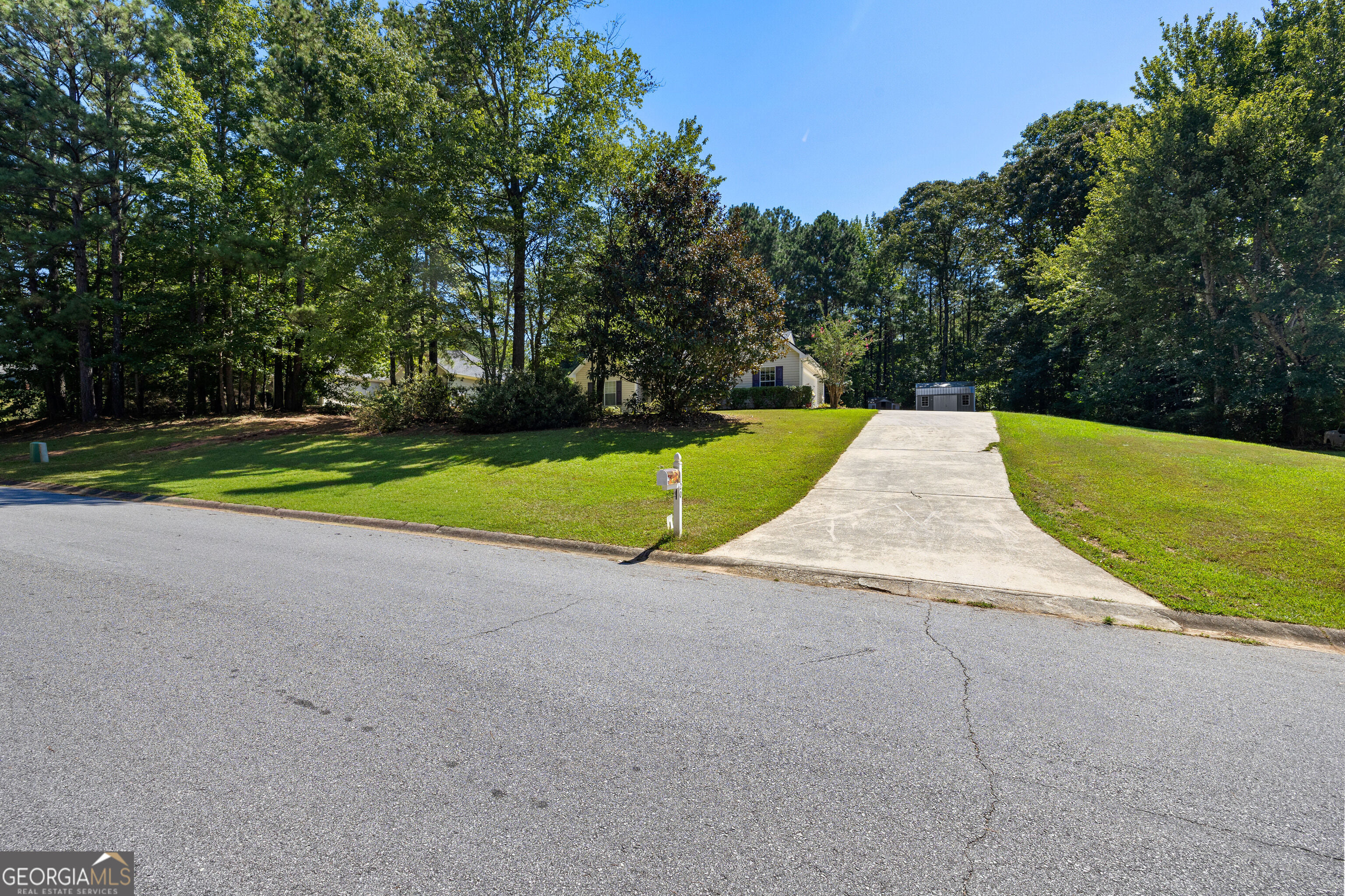 20 Walton Woods Dr, Newnan, GA 30263