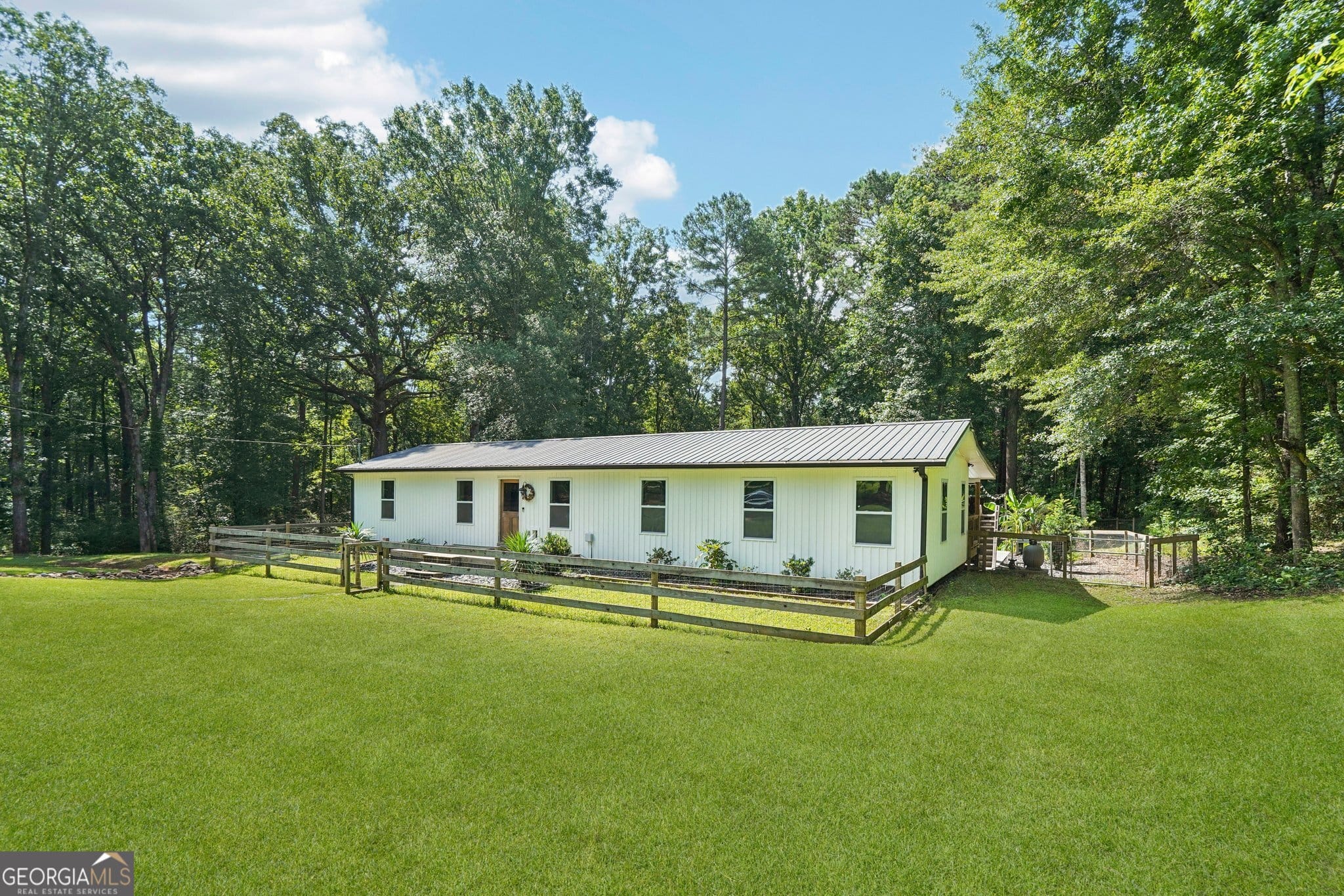 1199 Bo Bo Banks Rd, Grantville, GA 30220