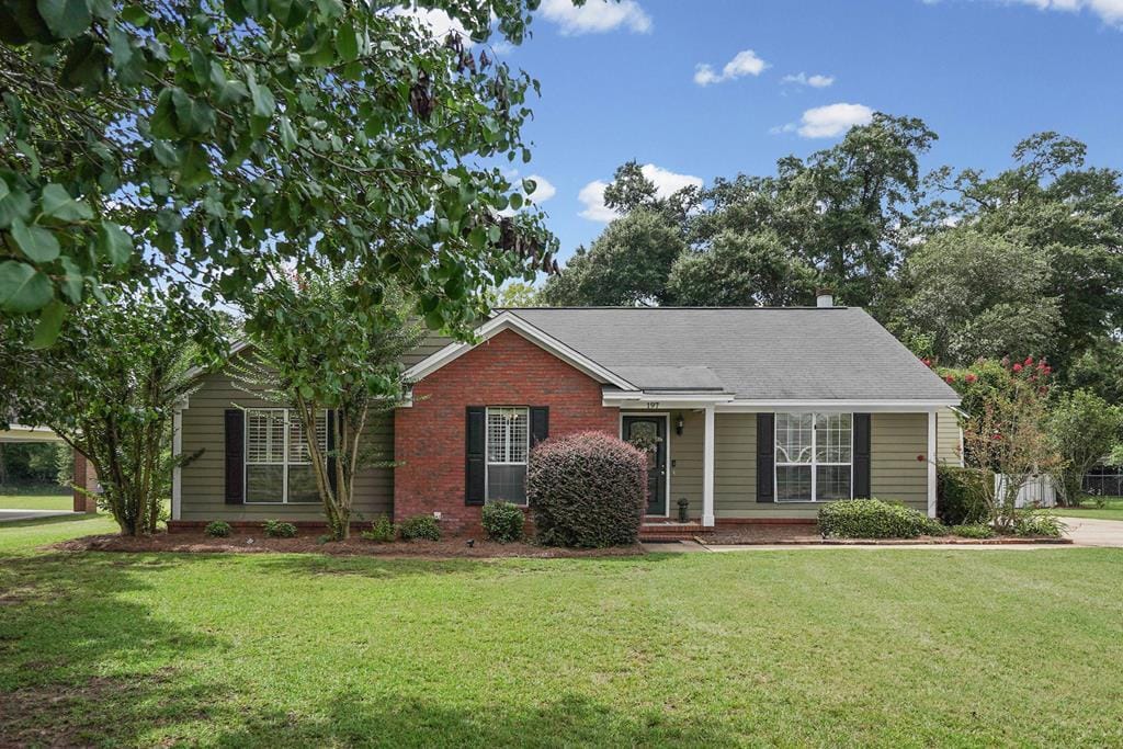 197 Springlake Dr, Leesburg, GA 31763
