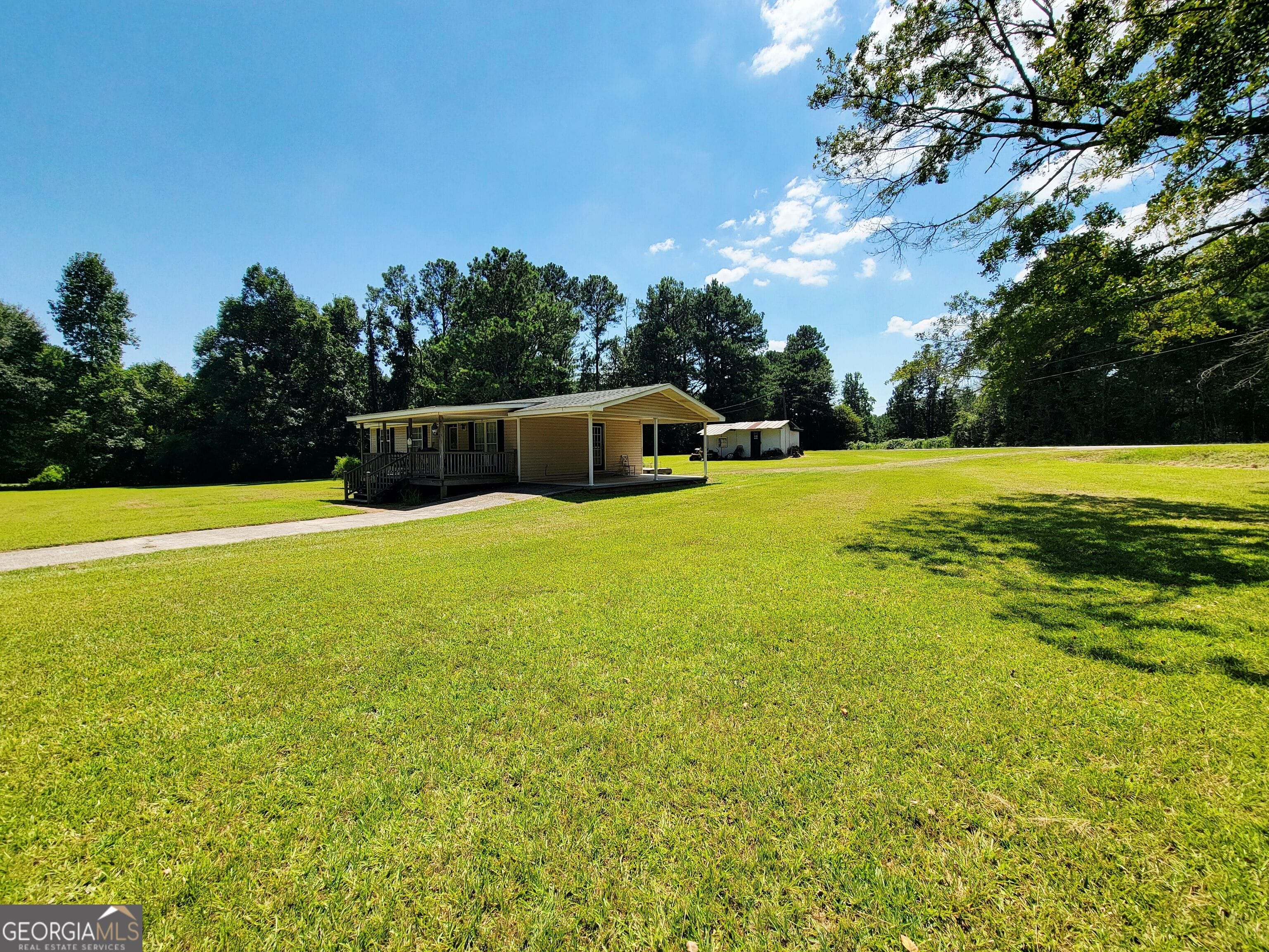 986 Johnson St, Hogansville, GA 30230