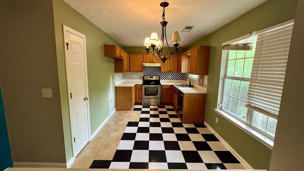 195 Creekside Drive, Grantville, GA, 30220 — Photo 2