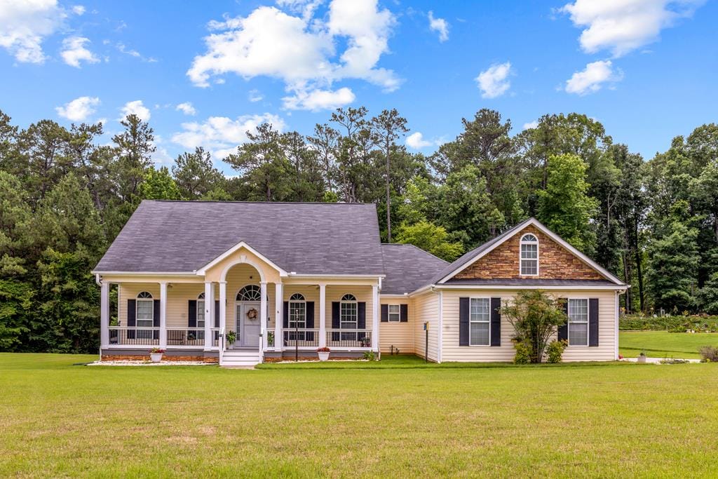 120 Copper Creek Dr, LaGrange, GA 30240