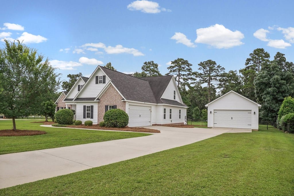 109 E Edgefield Dr, Leesburg, GA 31763