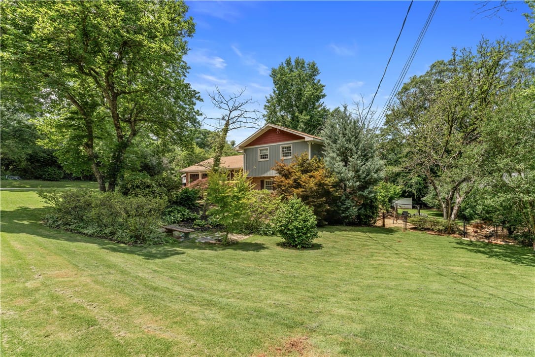 212 Redwood Ct, Auburn, AL 36830, A verdant yard envelops this charming residence, o