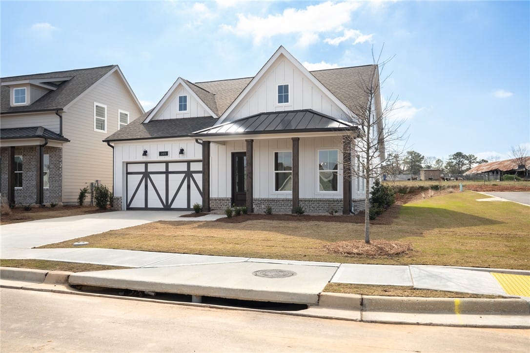 305 Tundra Swann Ln, Auburn, AL 36832