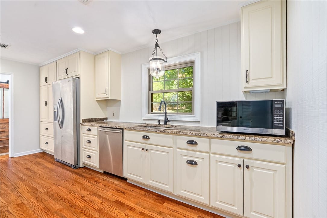1600 Millbranch Dr, Auburn, AL 36832, USA, Freshly Refinished Hardwood Floors!