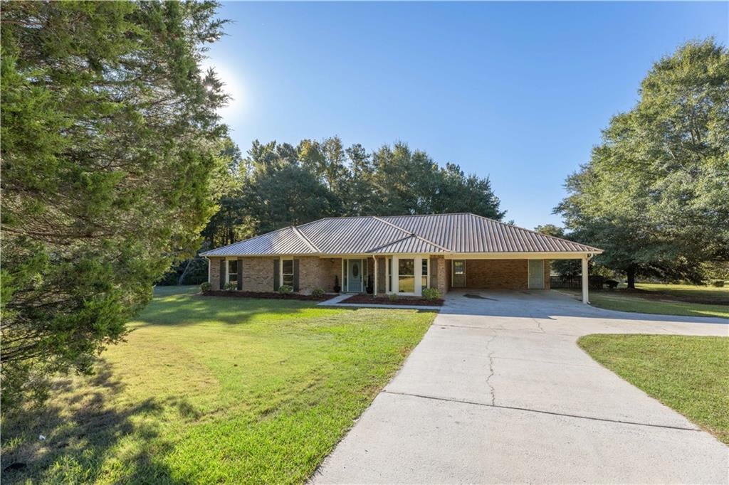 2566 Lamb Rd, Smiths Station, AL 36877