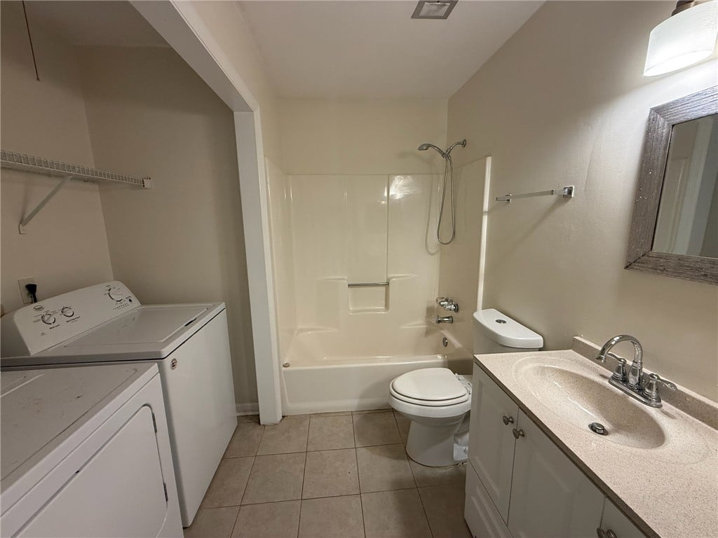 1022 Dekalb St, Auburn, AL 36830, A functional layout integrates laundry appliances