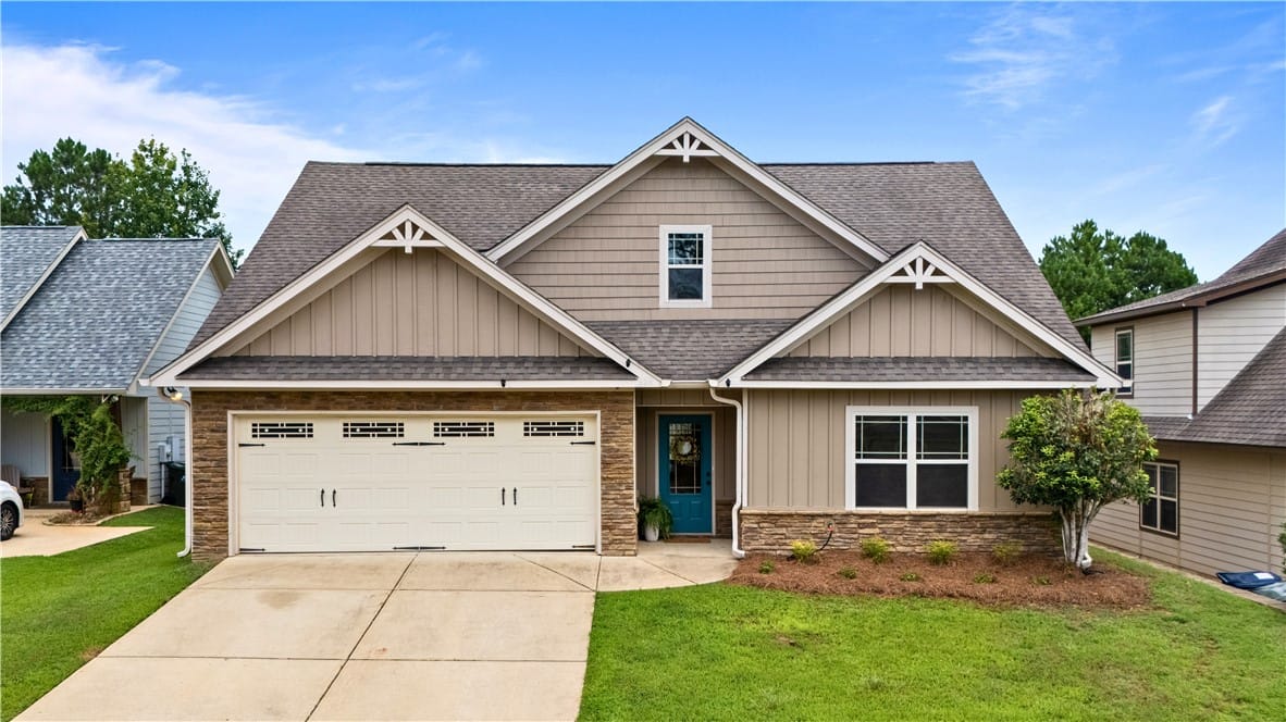 328 Yukon Dr, Auburn, AL 36832, 4 beds/3 baths, new interior paint and flooring th