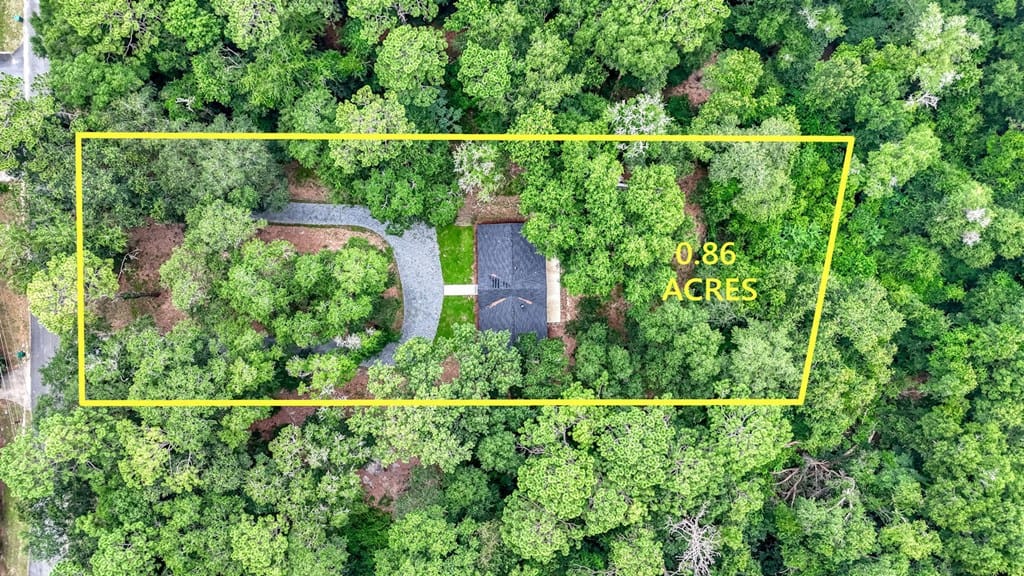 707 Creekside Dr, Leesburg, GA 31763