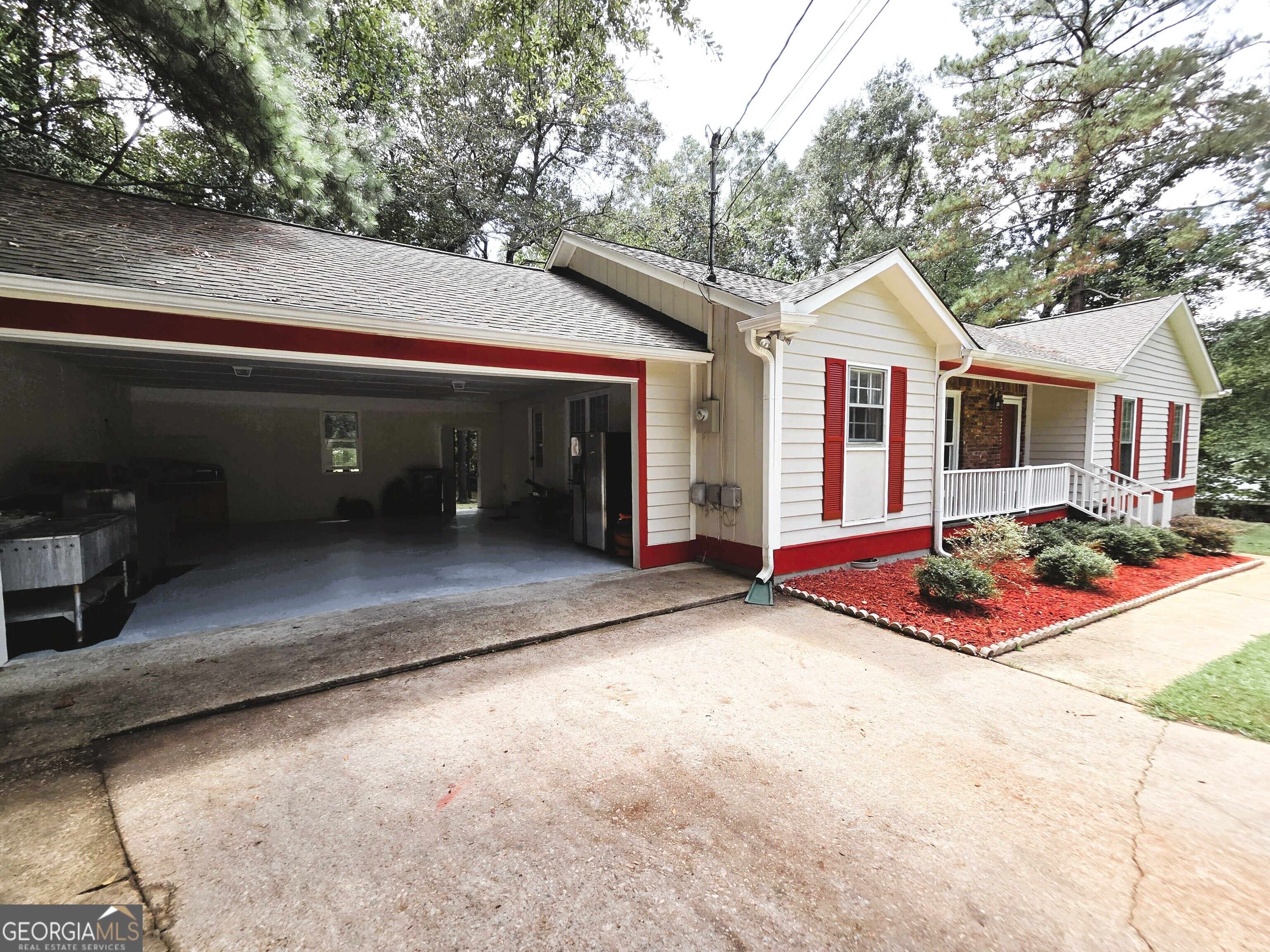104 Cedar Creek Dr, LaGrange, GA 30240