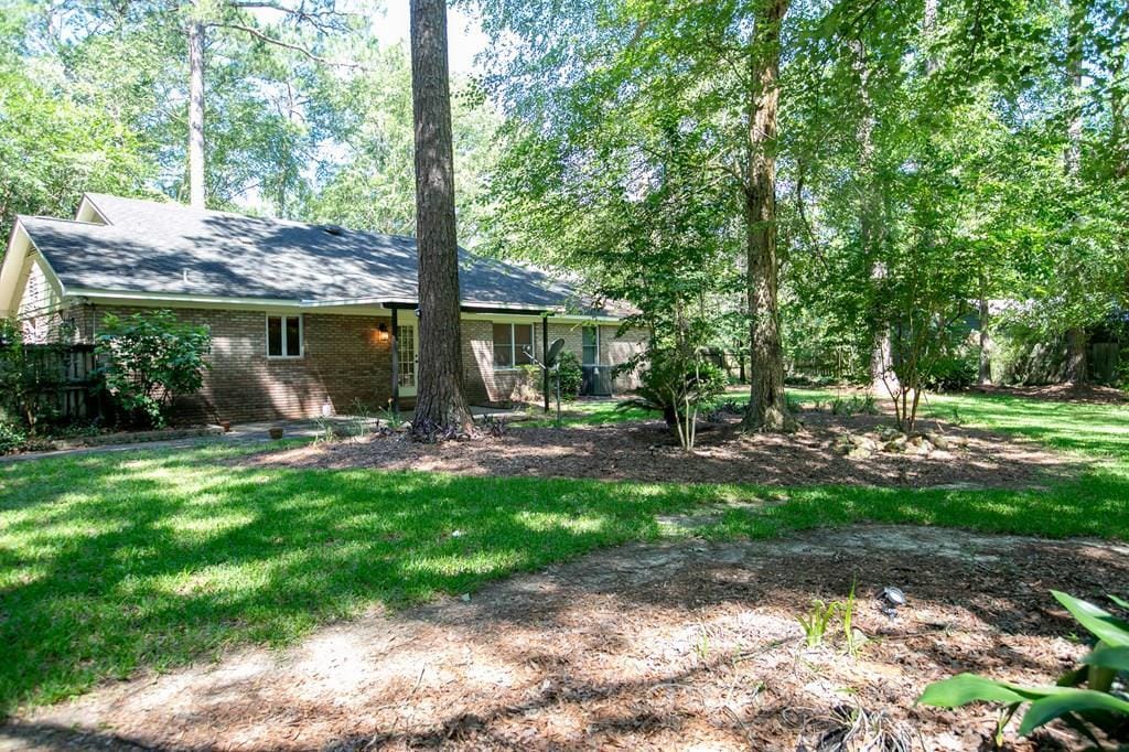 643 Creekside Dr, Leesburg, GA 31763