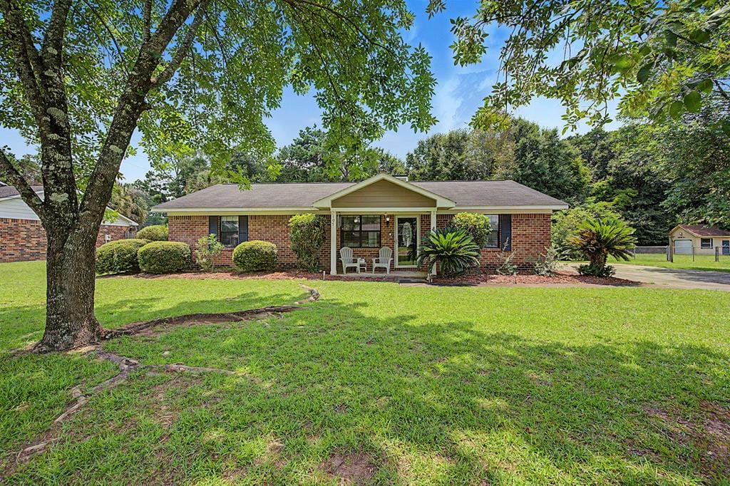 107 Clinton Ln, Albany, GA 31701
