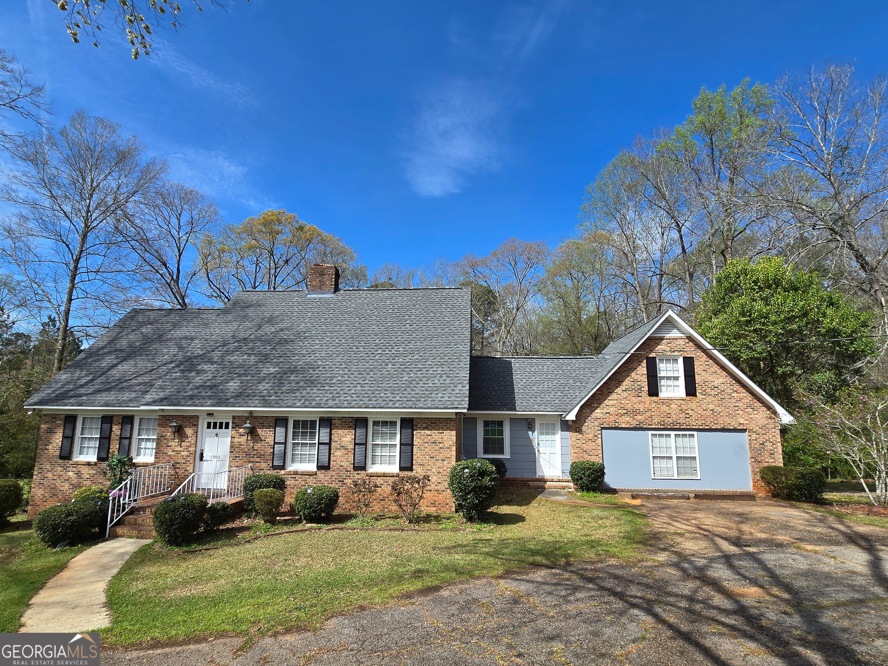 1903 Ridgewood Dr, West Point, GA 31833