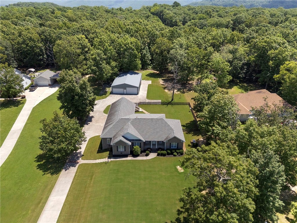 107 High Bluff Dr, Gurley, AL 35748
