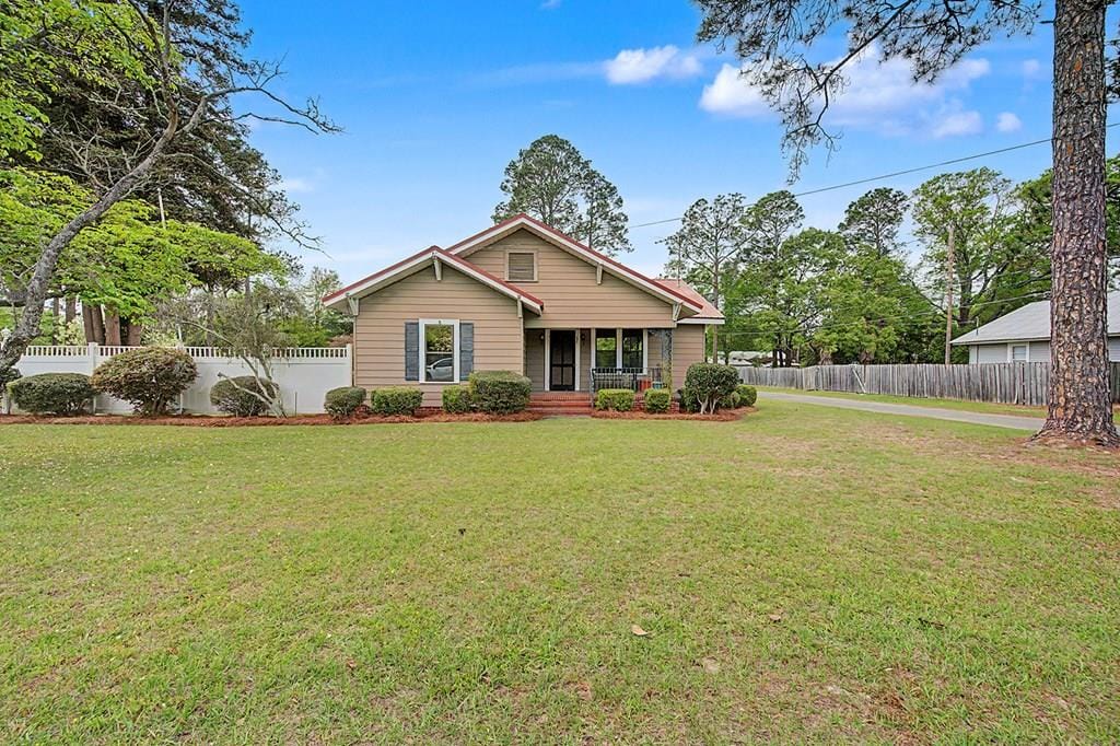 297 Saunders St SW, Pelham, GA 31779
