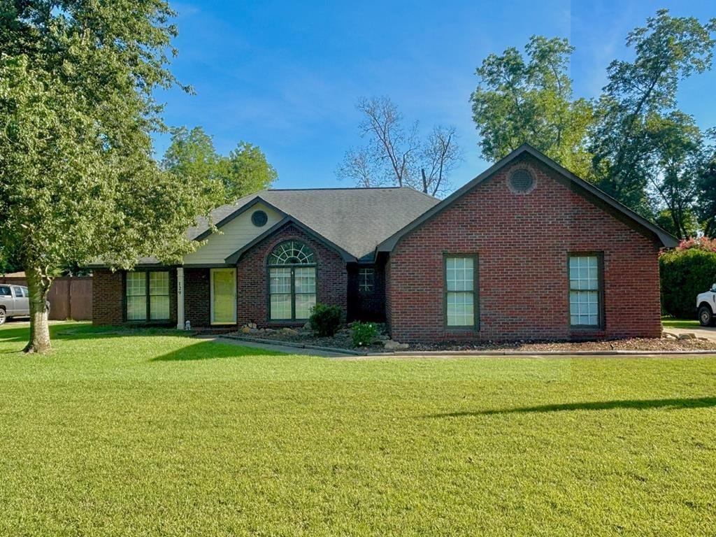 129 Winchester Dr, Leesburg, GA 31763