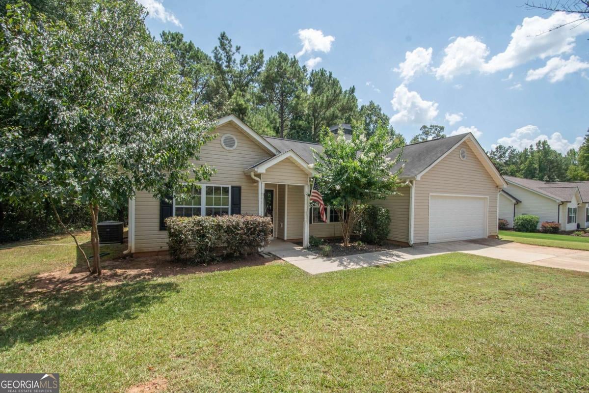 10 Walton Woods Ct, Newnan, GA 30263