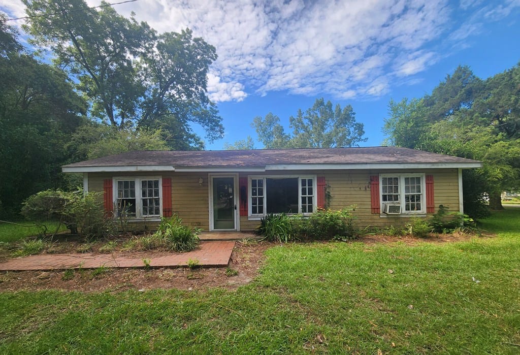 127 W Bush St, Sale City, GA 31784